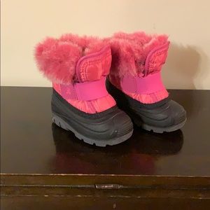 Snow boots